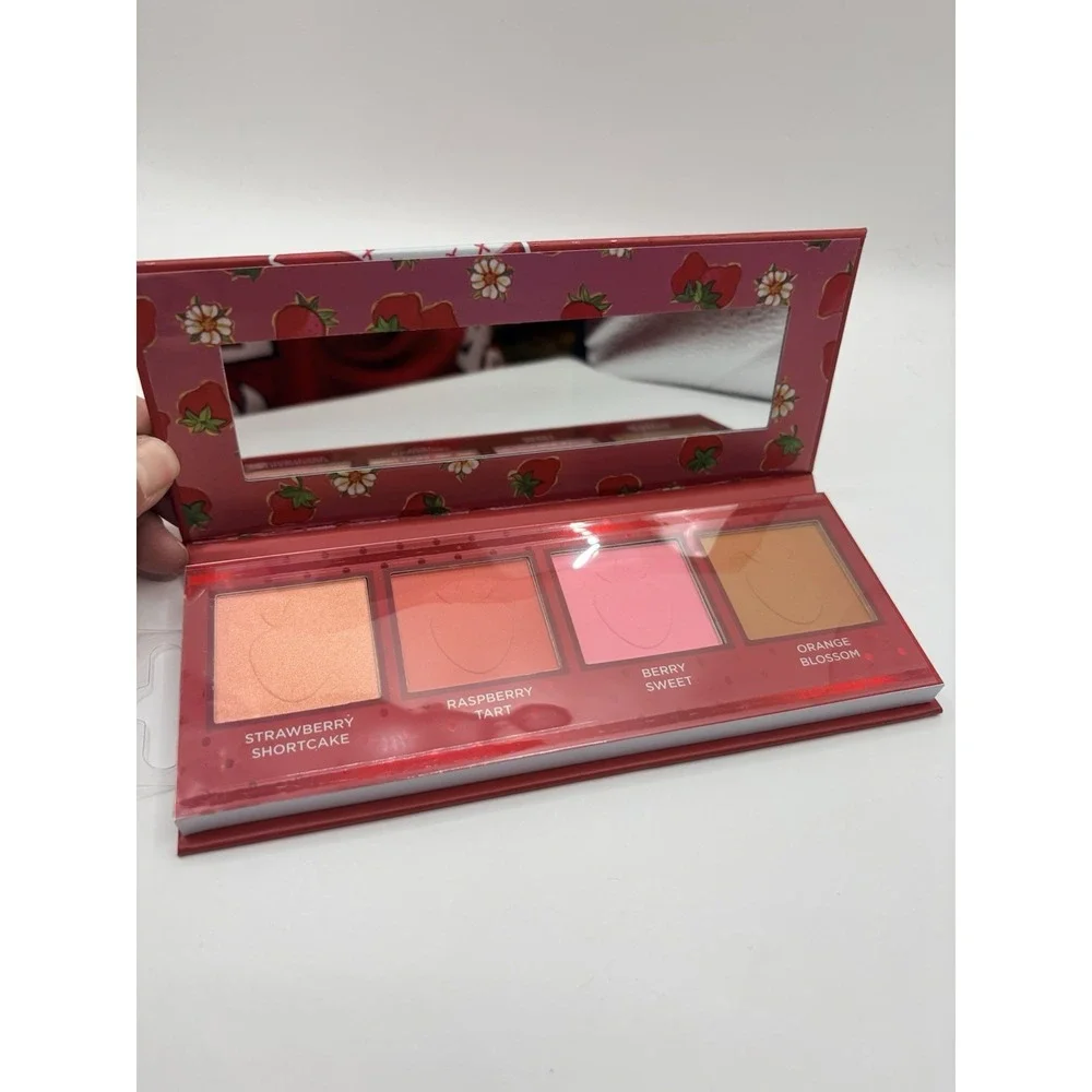 STRAWBERRY SHORTCAKE 4 Shade Complexion Palette Bronzer Highlighter‎ & Blush